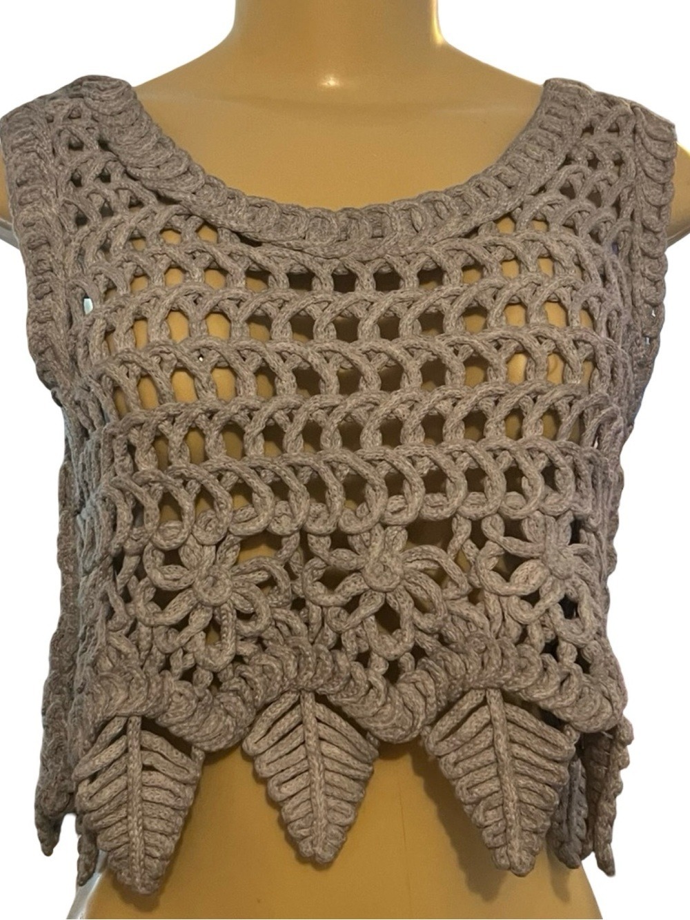 POL Sample Sale Gray Crochet Floral Leaf Hem Crop Top S/M NWOT